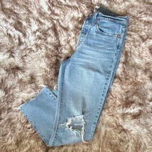 Distressed Light Blue Women's Levi’s Jeans